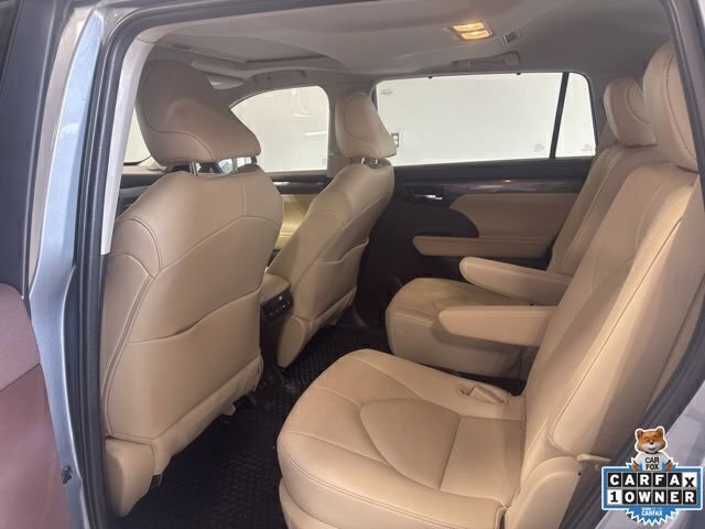 Used 2021 Toyota Highlander Limited image 18