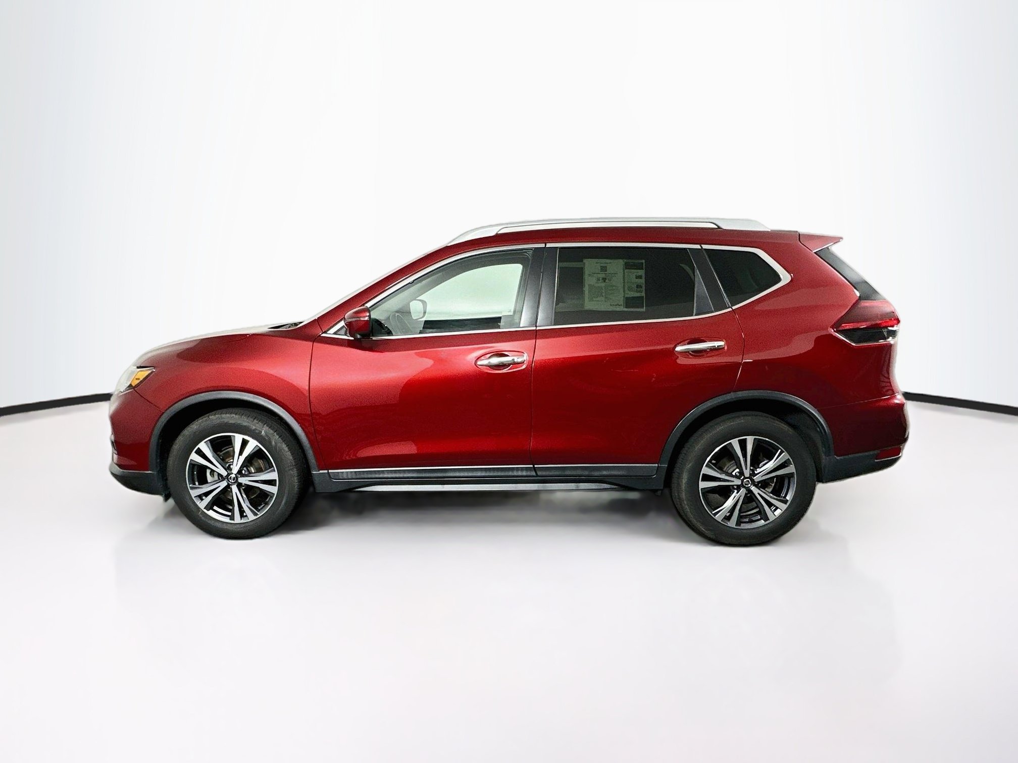 Used 2019 Nissan Rogue SV w/ Premium Package FWD image 4