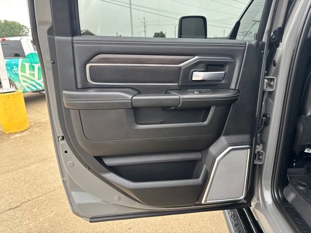 Used 2026 RAM 2500 Laramie AWD/4WD image 21