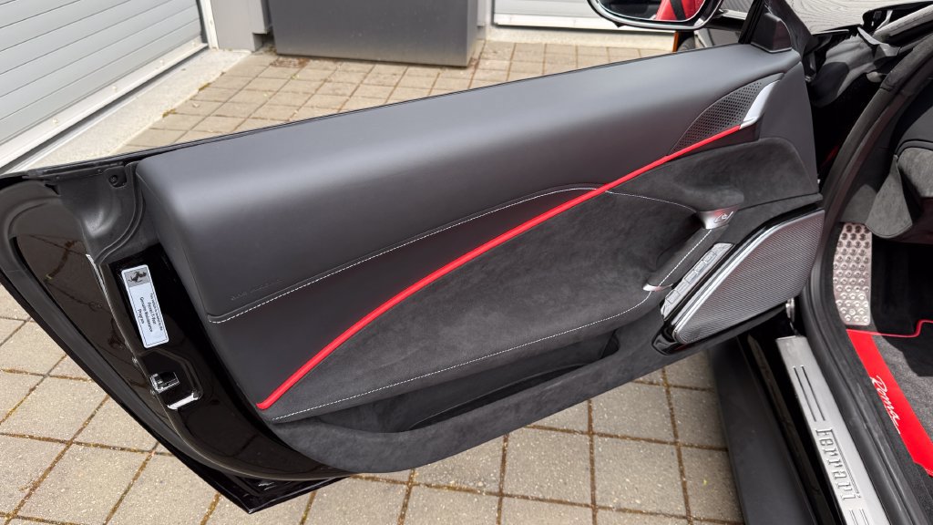 Used 2026 Ferrari Roma Spider RWD image 23