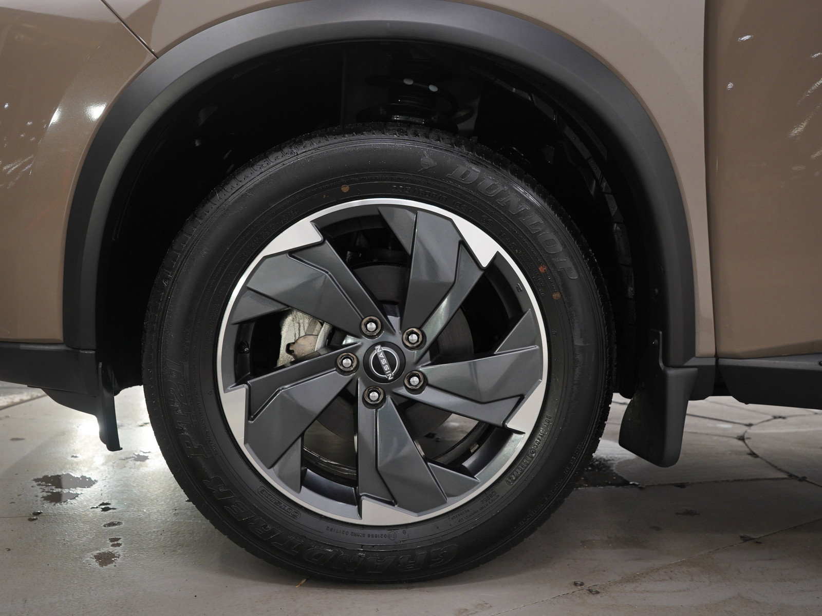 Used 2024 Nissan Rogue SV w/ SV Premium Package image 30