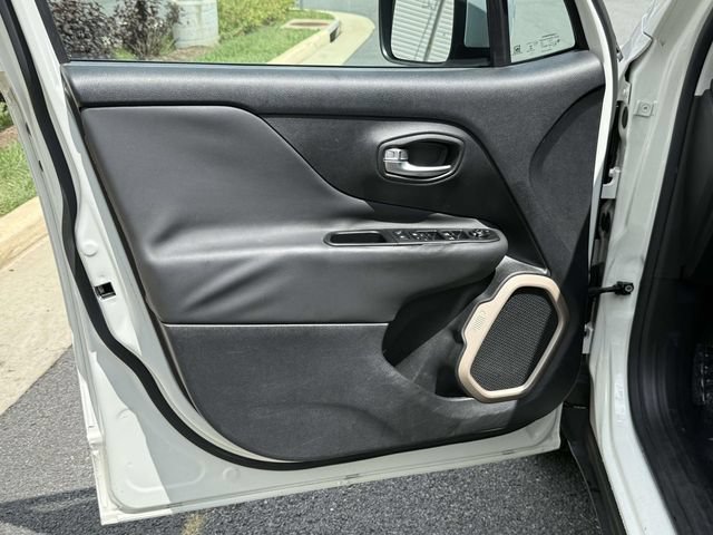 Used 2015 Jeep Renegade Limited FWD image 9