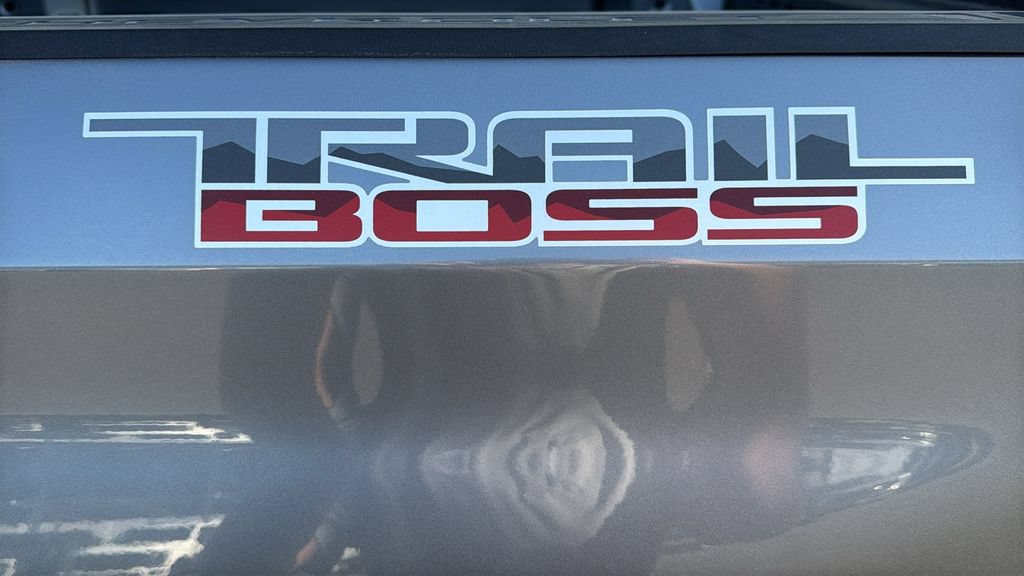 Used 2020 Chevrolet Silverado 1500 LT Trail Boss AWD/4WD image 8