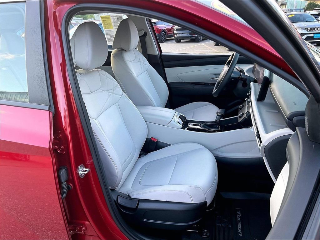 Used 2025 Hyundai Tucson SE AWD/4WD image 11
