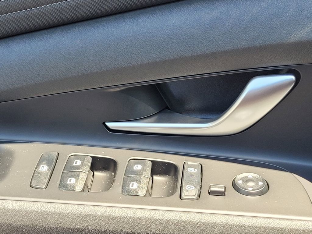 New 2025 Hyundai Elantra SEL image 28