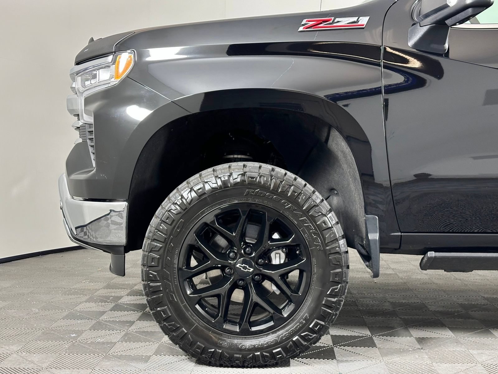 Used 2023 Chevrolet Silverado 1500 LTZ w/ Technology Package AWD/4WD image 8