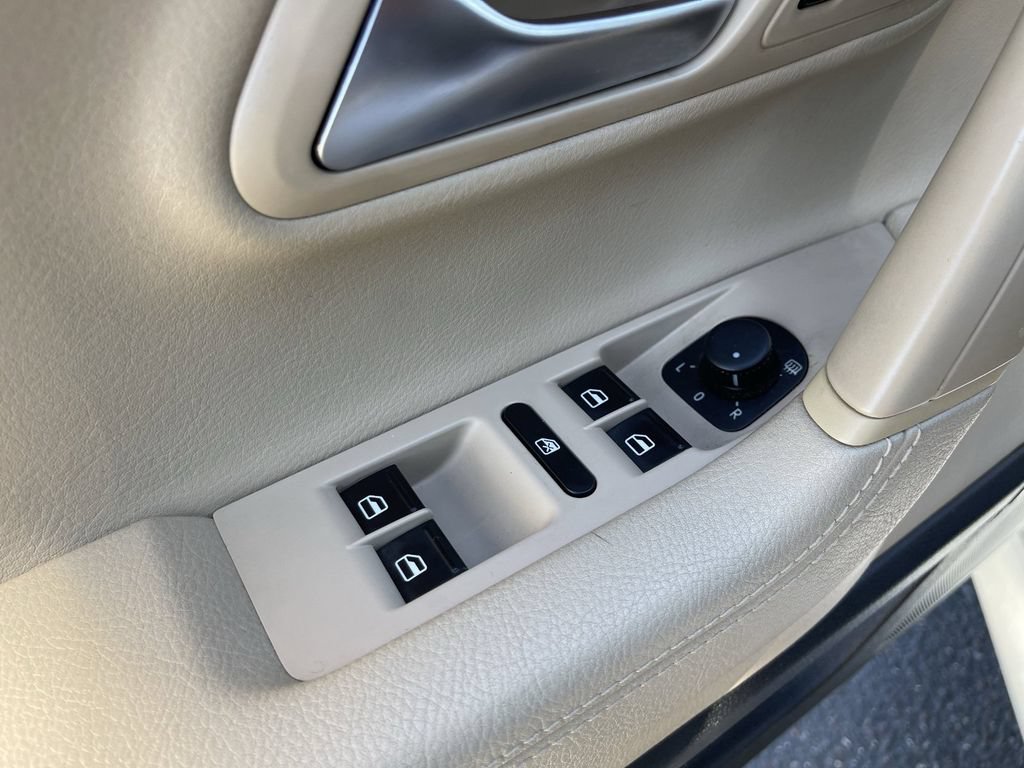 Used 2013 Volkswagen CC Sport FWD image 20