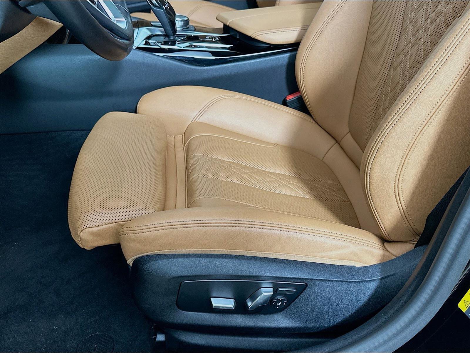 Used 2023 BMW 530e xDrive w/ Premium Package image 20