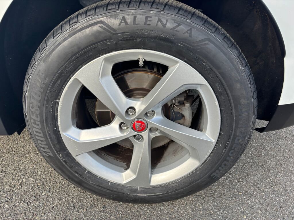 Used 2017 Jaguar F-PACE Premium image 9