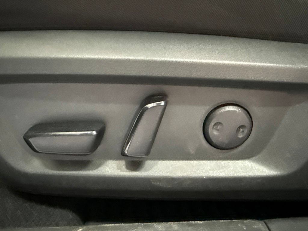 Certified 2023 Nissan Rogue SV FWD image 14