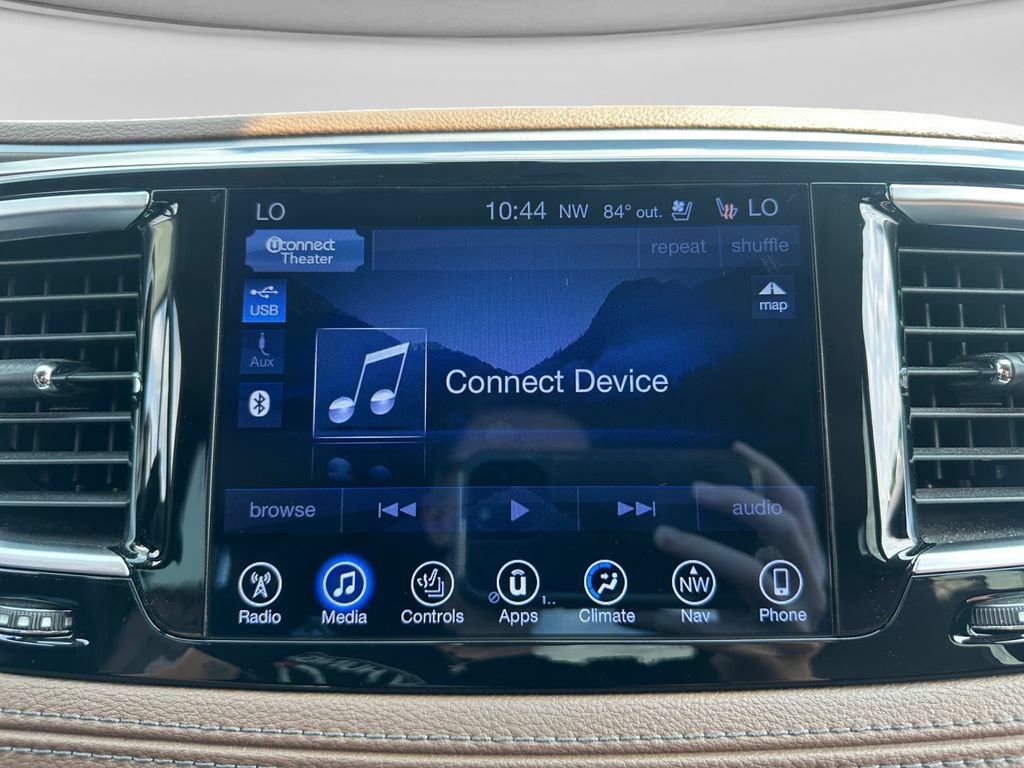 Used 2017 Chrysler Pacifica Limited w/ UConnect Theater Package FWD image 21