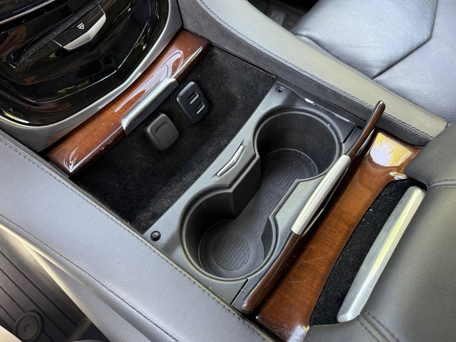 Used 2020 Cadillac Escalade Luxury AWD/4WD image 38