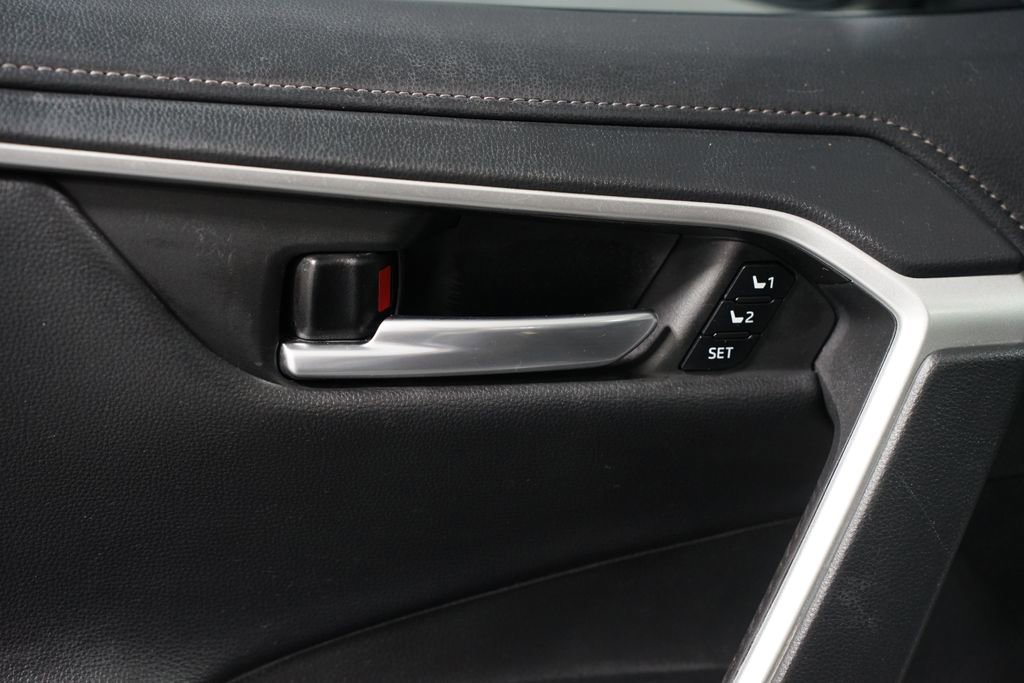 Used 2023 Toyota RAV4 Limited image 33