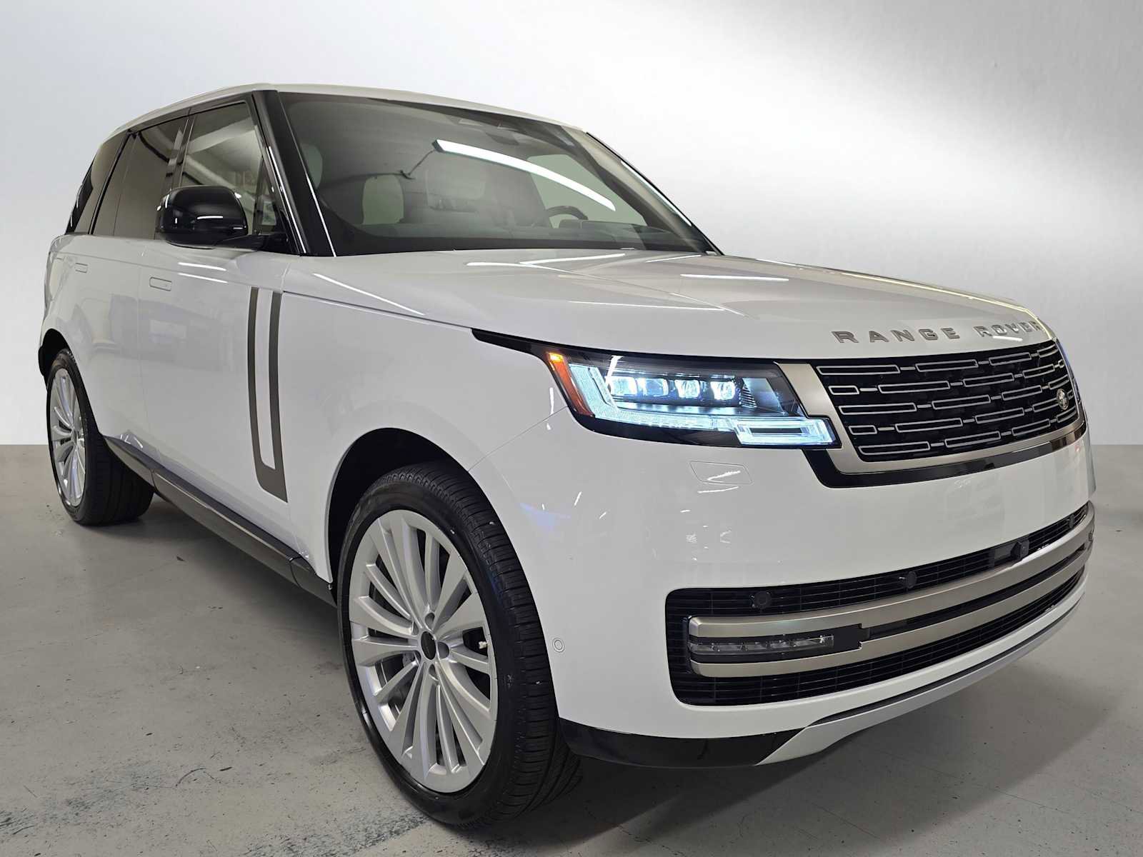New 2026 Land Rover Range Rover SE image 7