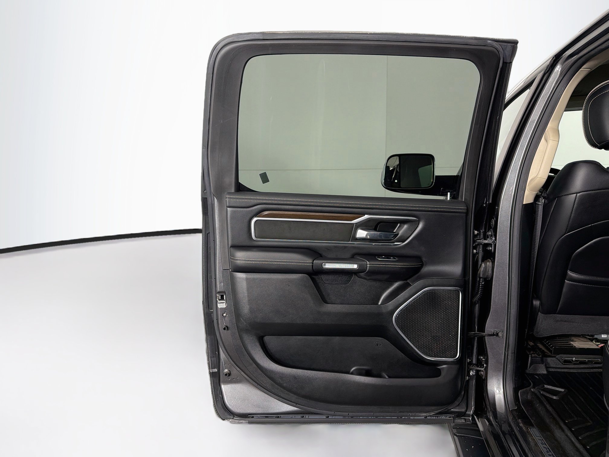Used 2021 RAM 1500 Laramie AWD/4WD image 25