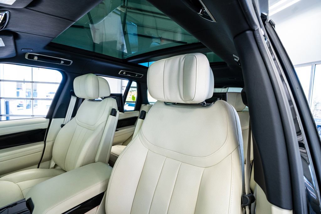 Used 2025 Land Rover Range Rover Autobiography image 35