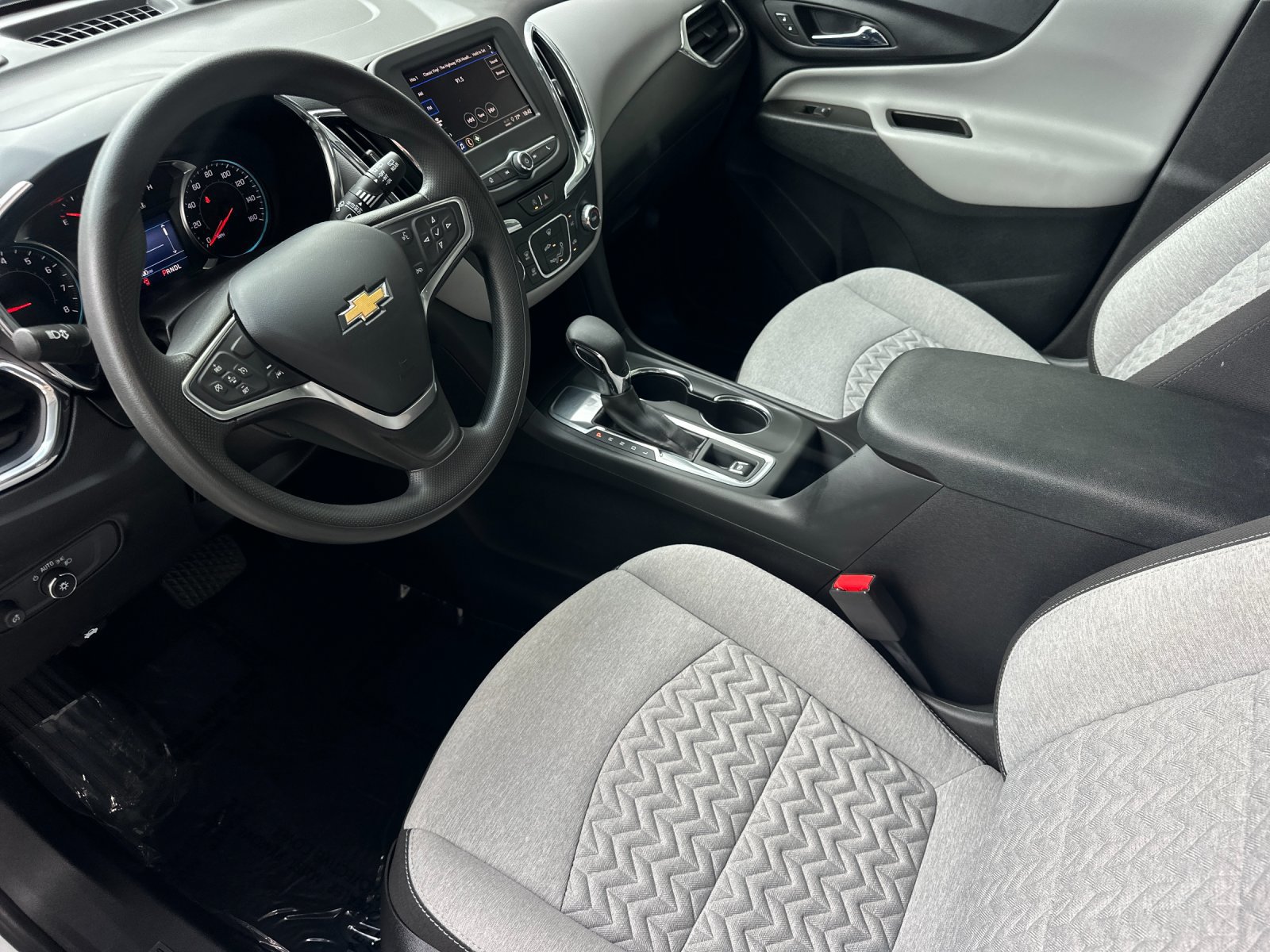 Used 2022 Chevrolet Equinox LS w/ LS Convenience Package FWD image 9