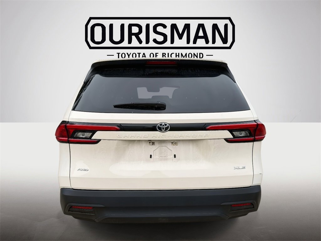 Used 2024 Toyota Grand Highlander XLE image 4
