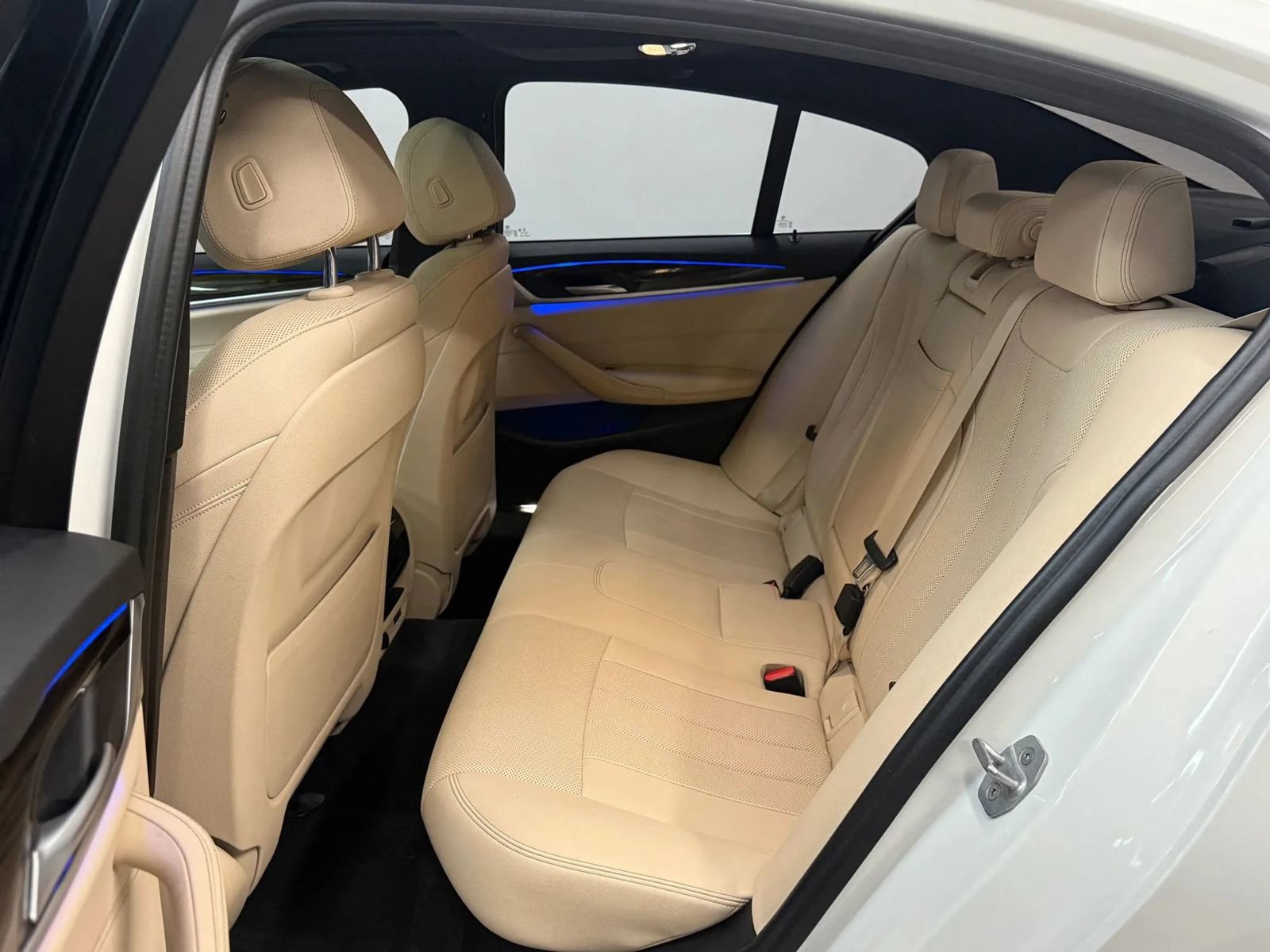 Used 2021 BMW 530i w/ Convenience Package RWD image 17