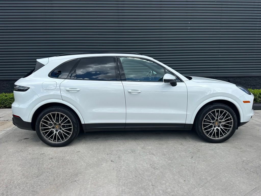 Certified 2023 Porsche Cayenne Platinum Edition image 10