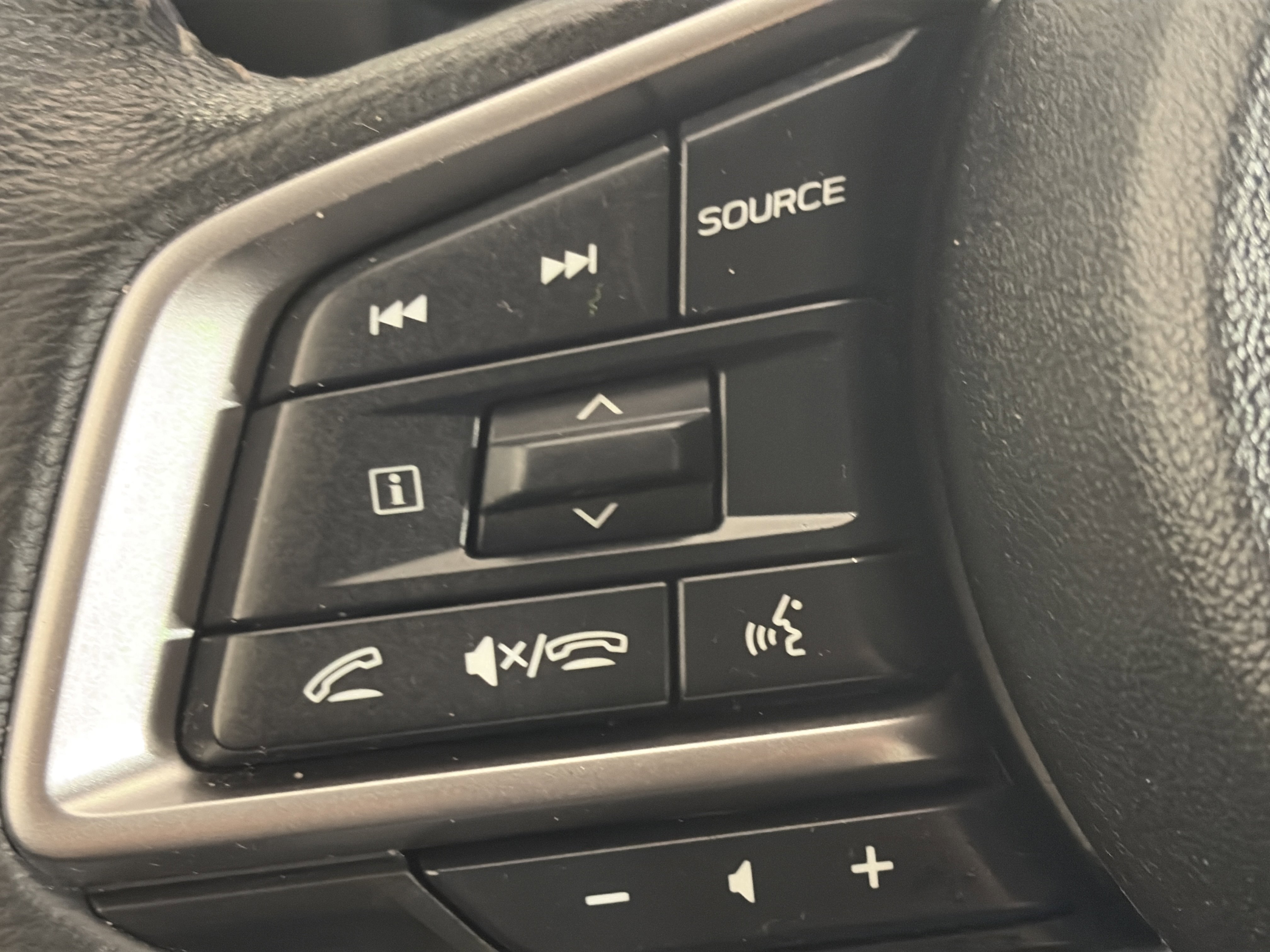 Used 2024 Subaru Ascent Premium w/ Convenience Package image 16