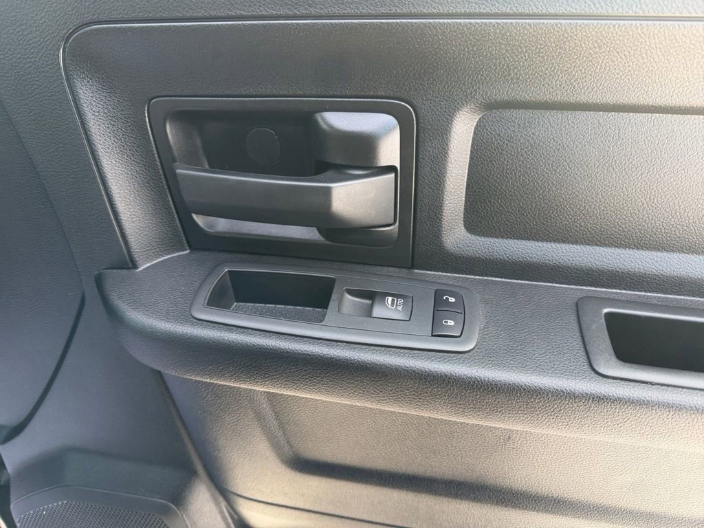 Used 2020 RAM 3500 Tradesman w/ Chrome Appearance Group image 24