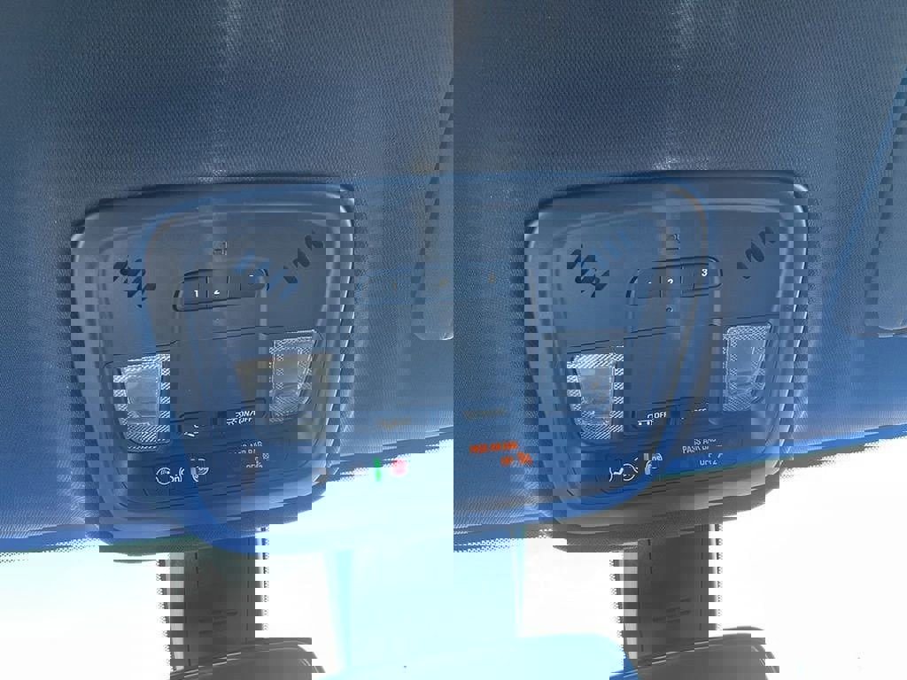 Used 2023 Chevrolet Traverse LT image 44