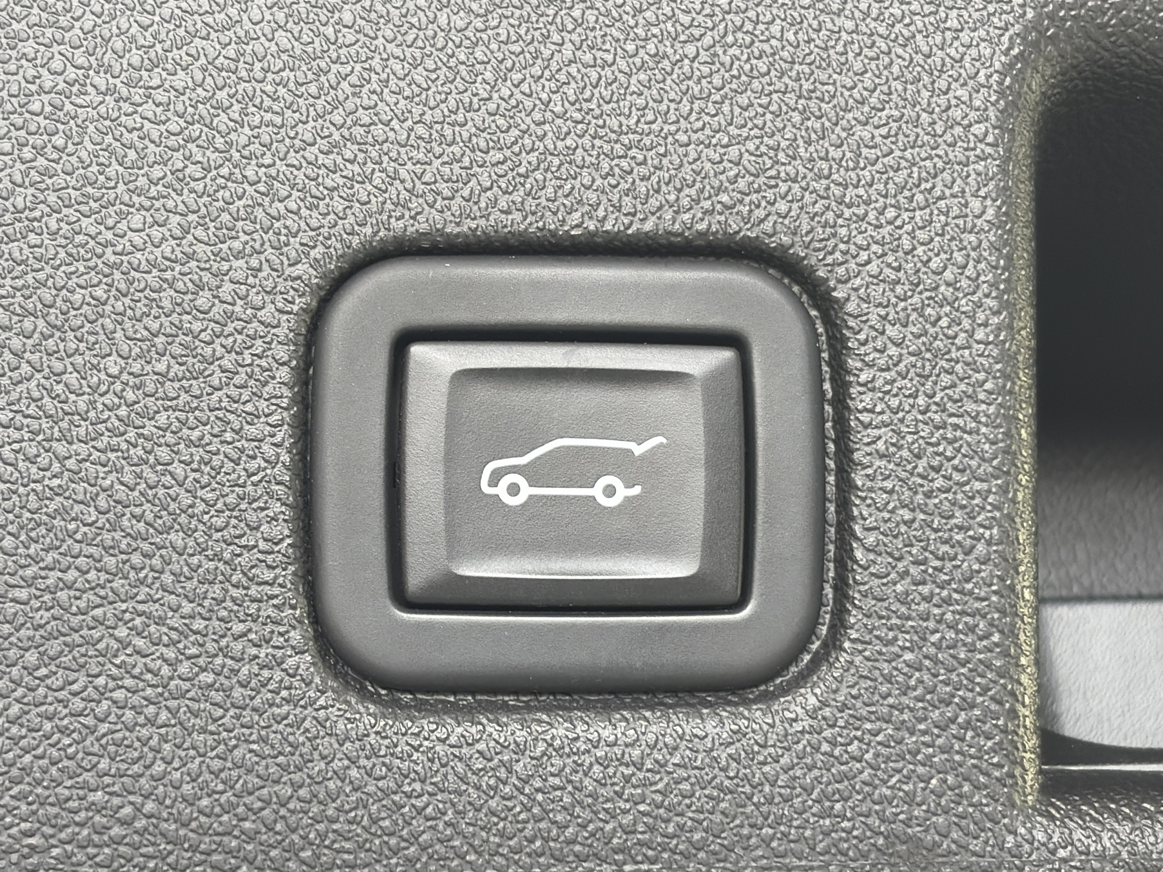 Used 2024 Chevrolet Equinox LT w/ LPO, Floor Liner Package image 15
