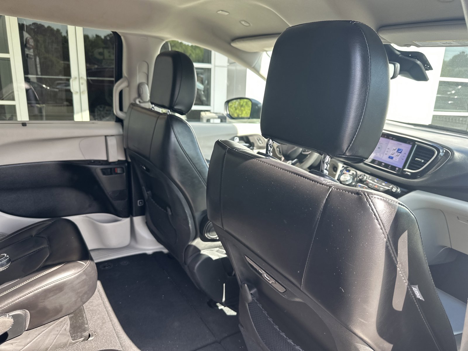 Used 2023 Chrysler Pacifica Touring-L FWD image 31
