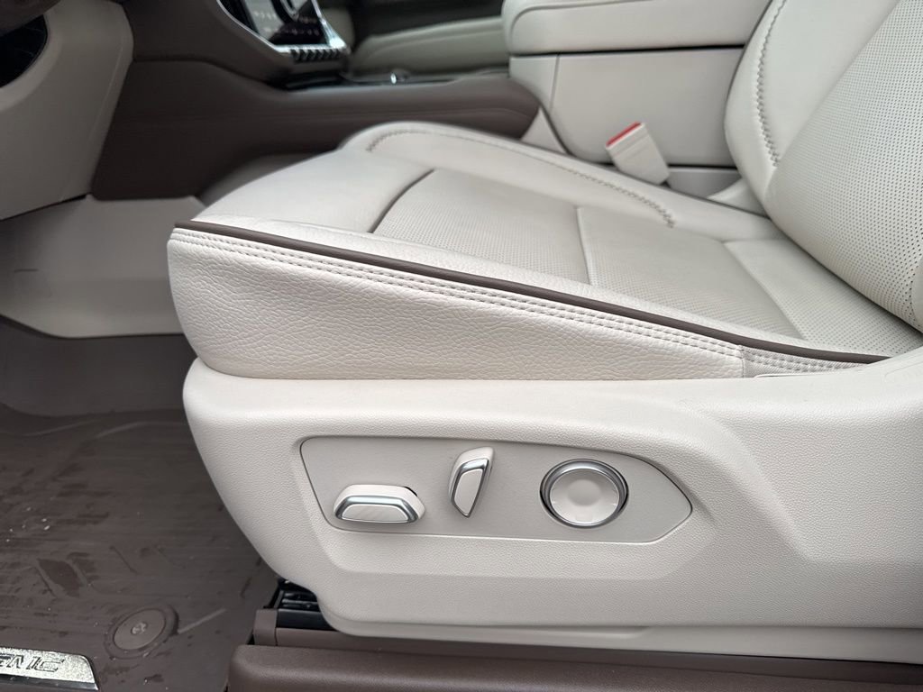 Used 2025 GMC Yukon Denali w/ Sun & Power Step Package image 21