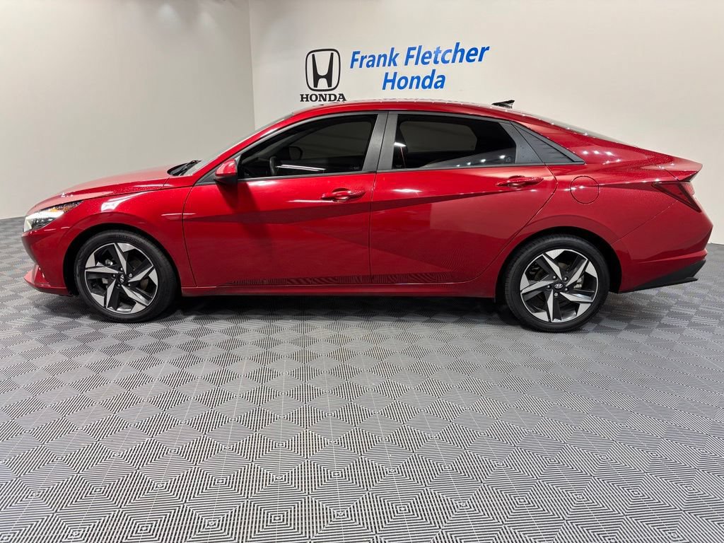 Used 2023 Hyundai Elantra SEL w/ Convenience Package FWD image 2