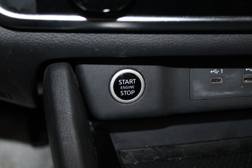 Used 2023 Nissan Rogue S image 47