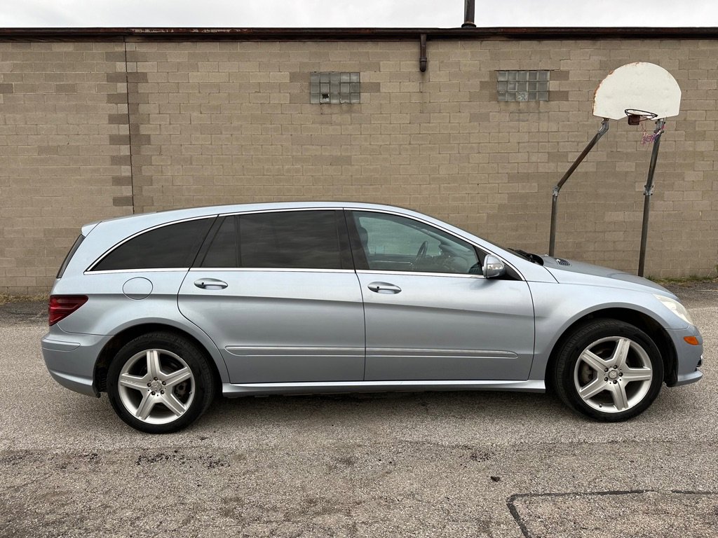 Used 2010 Mercedes-Benz R 350 4MATIC image 2