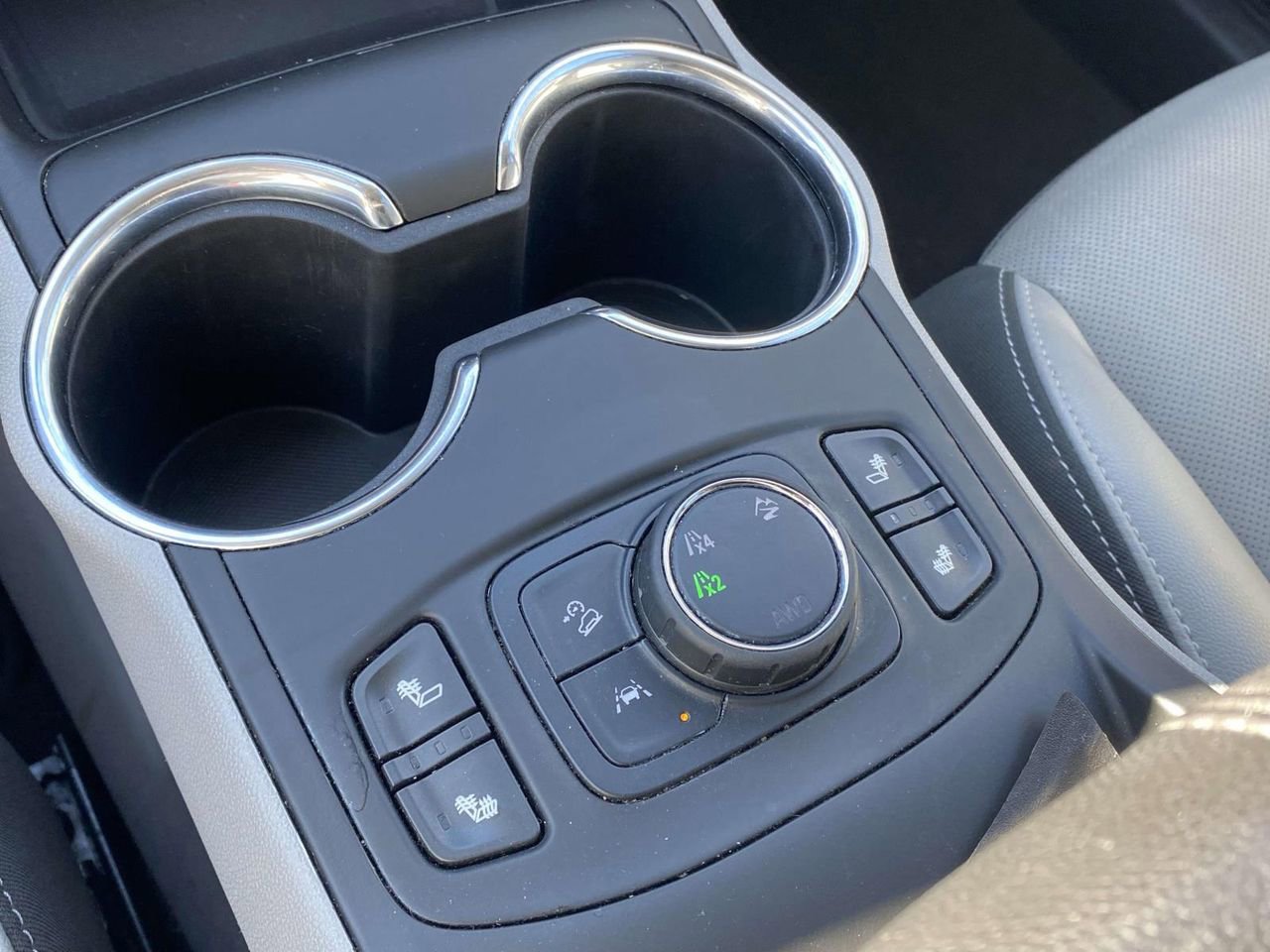 Used 2023 GMC Terrain SLT image 28