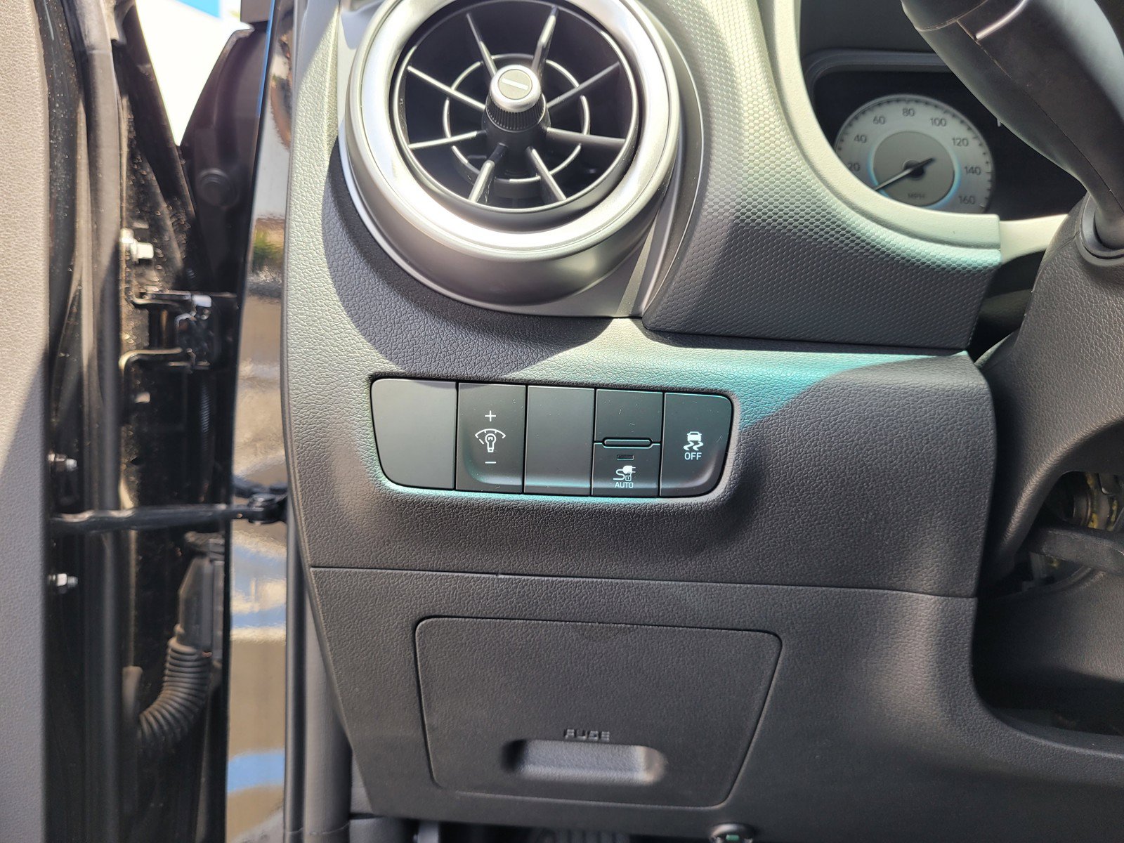 Used 2023 Hyundai Kona SEL FWD image 24