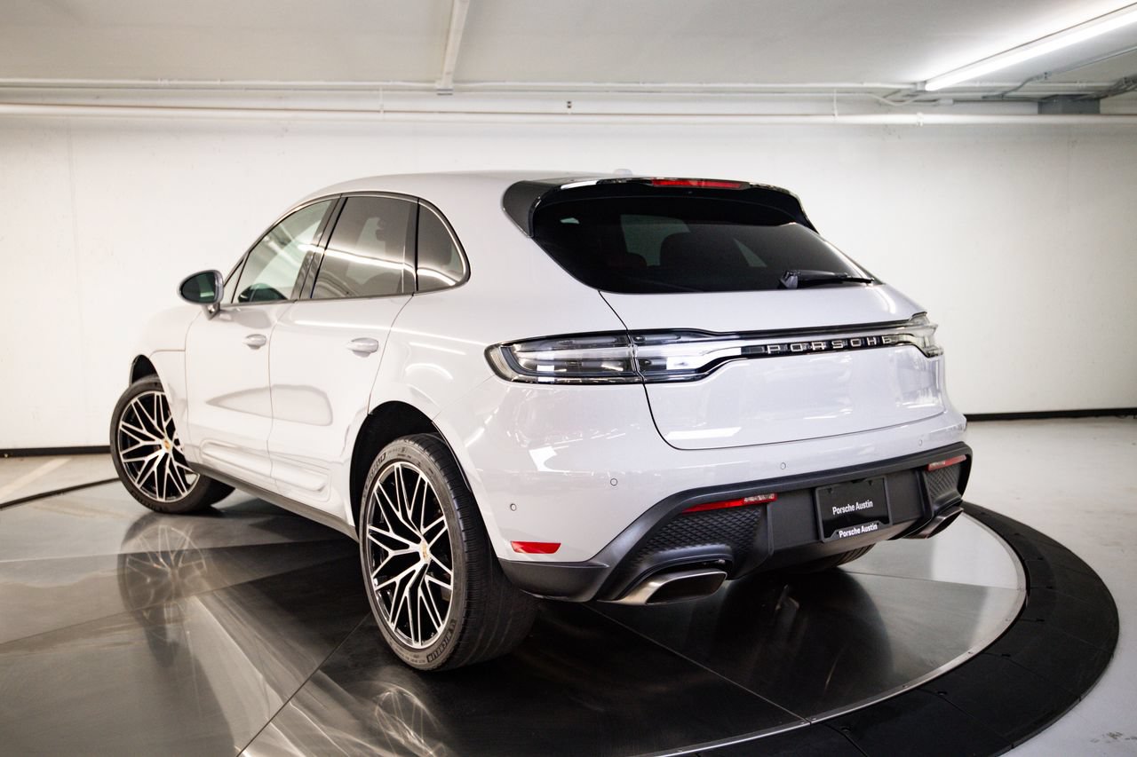 Certified 2023 Porsche Macan AWD/4WD image 3