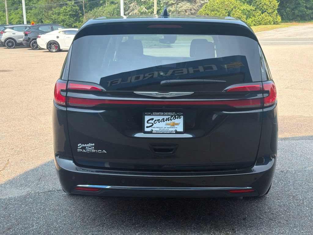 Used 2023 Chrysler Pacifica Touring-L FWD image 5