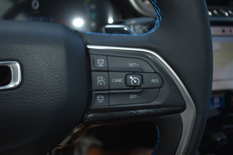 Used 2023 Jeep Grand Cherokee Trailhawk AWD/4WD image 19