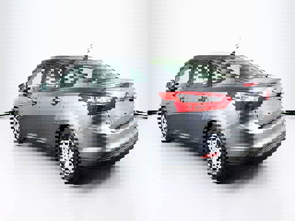 Used 2013 Ford Focus S FWD image 4