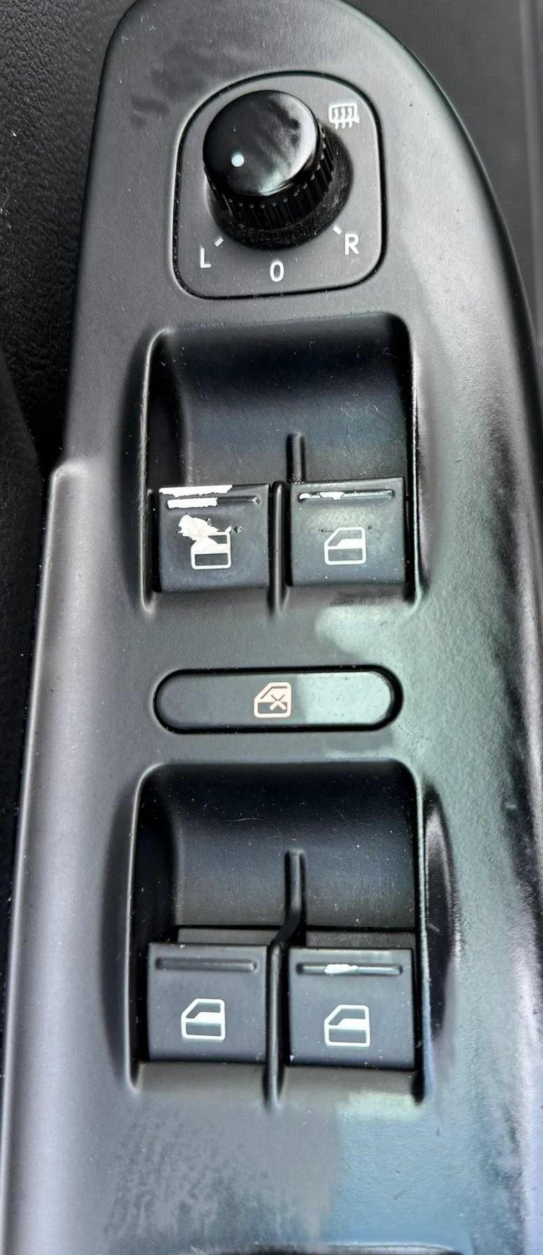 Used 2010 Volkswagen Passat Komfort FWD image 25