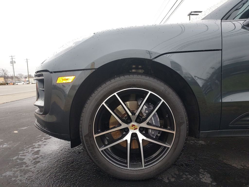 Used 2022 Porsche Macan AWD/4WD image 16
