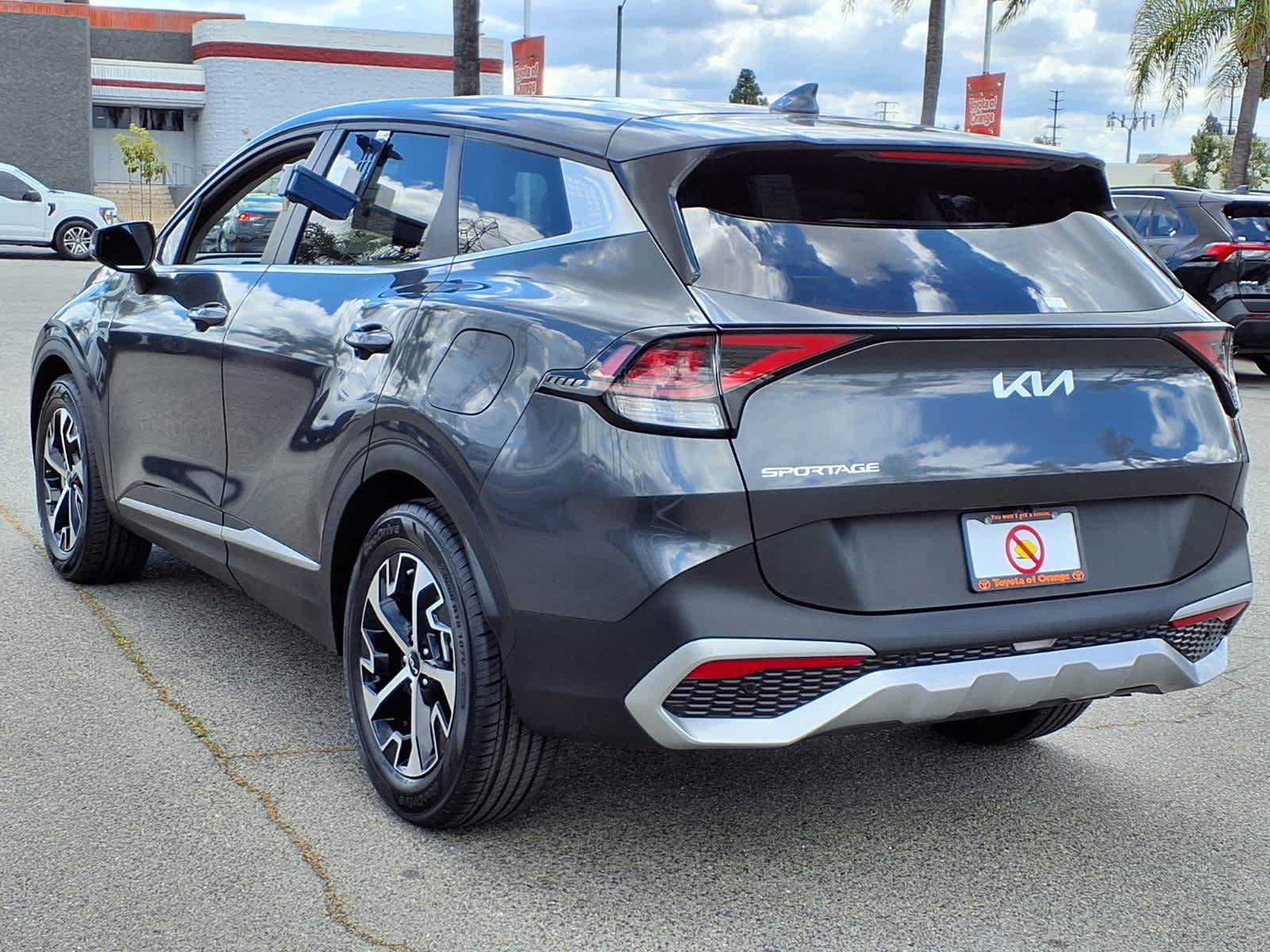 Used 2023 Kia Sportage EX FWD image 4
