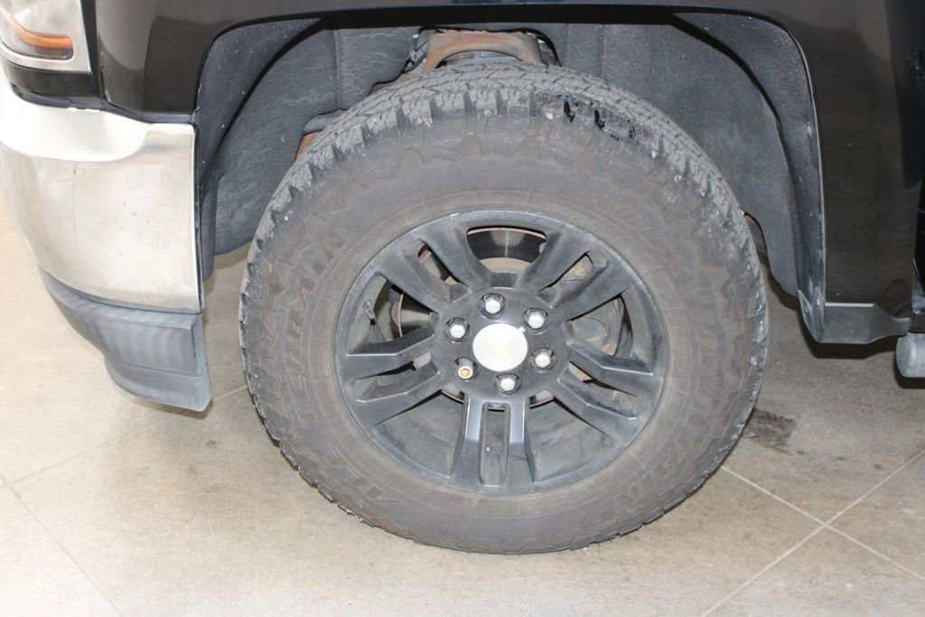 Used 2018 Chevrolet Silverado 1500 LT w/ Texas Edition image 38