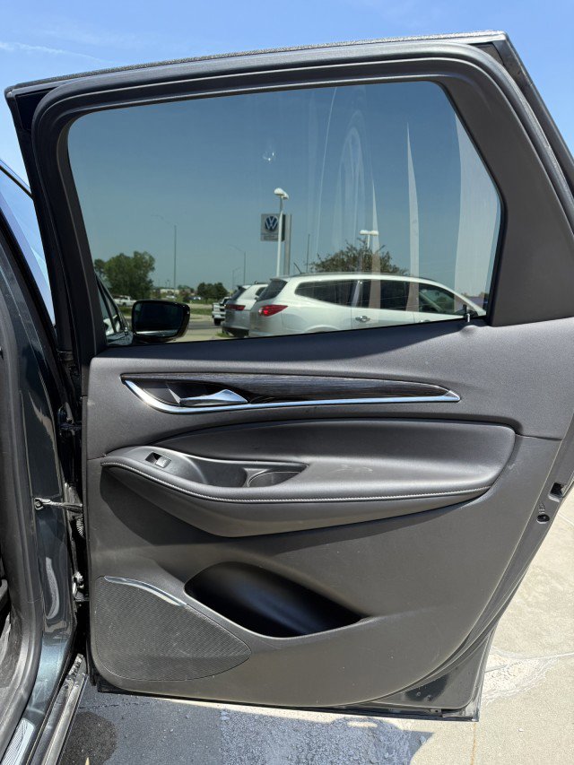 Used 2021 Buick Enclave Avenir w/ Avenir Technology Package image 28