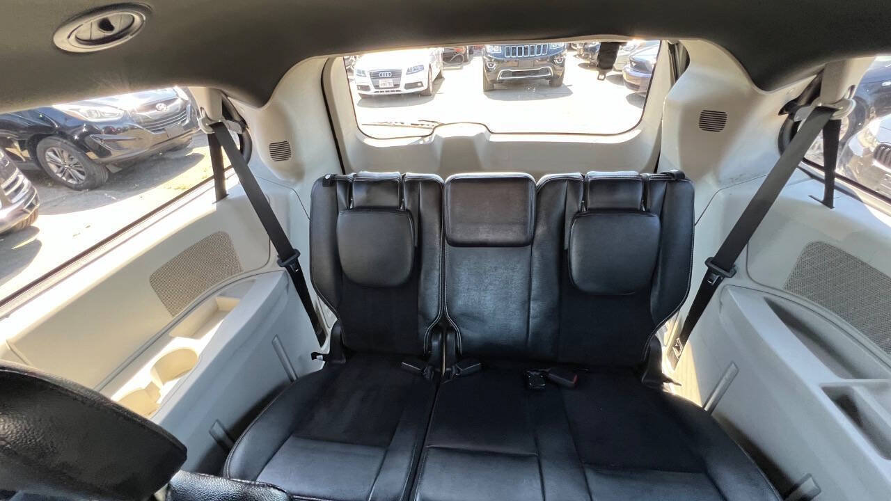 Used 2017 Dodge Grand Caravan SXT FWD image 24
