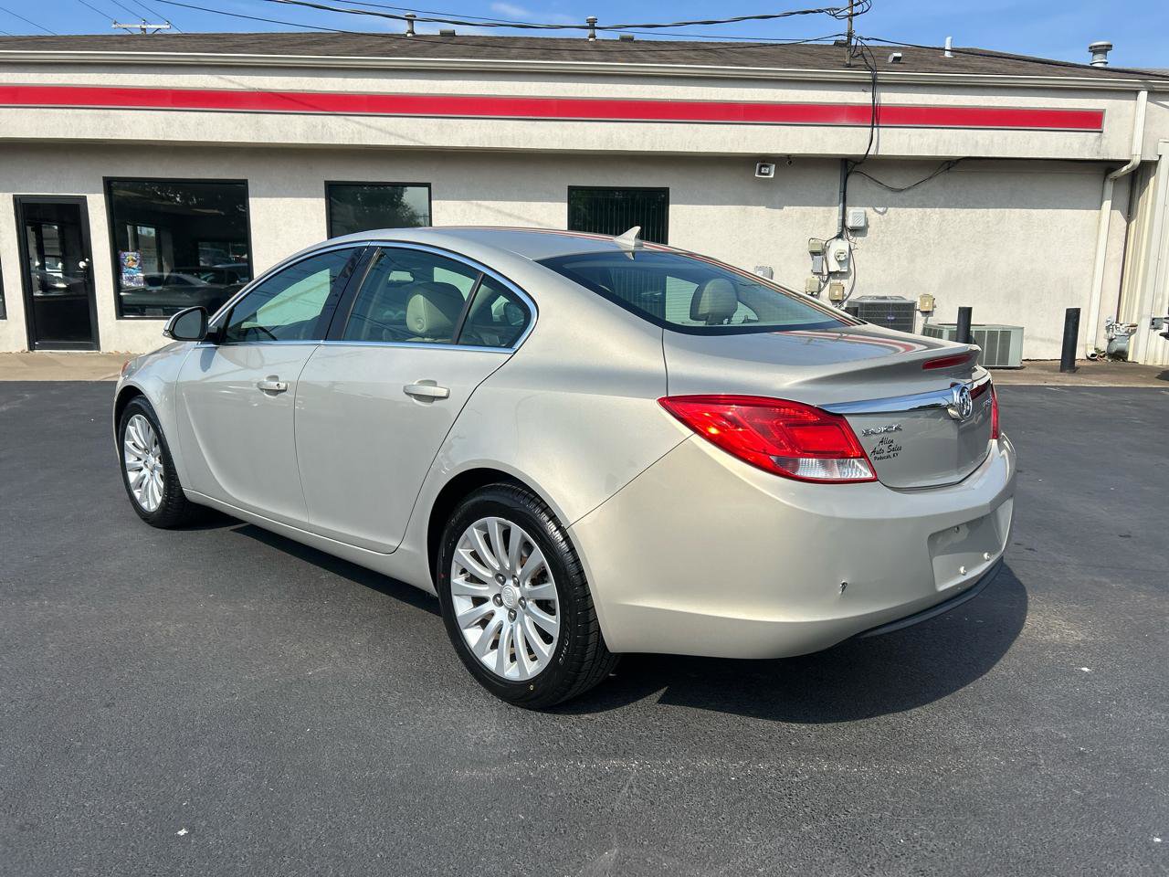 Used 2012 Buick Regal Leather FWD image 7