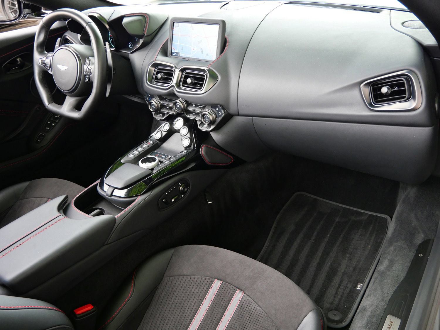 Used 2023 Aston Martin V8 Vantage Roadster RWD image 24