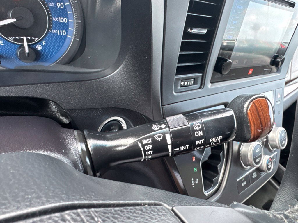 Used 2017 Toyota Sienna Limited AWD/4WD image 17