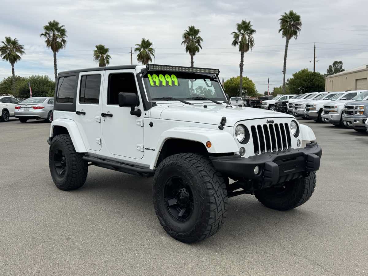 Used 2016 Jeep Wrangler Unlimited Sahara AWD/4WD image 2