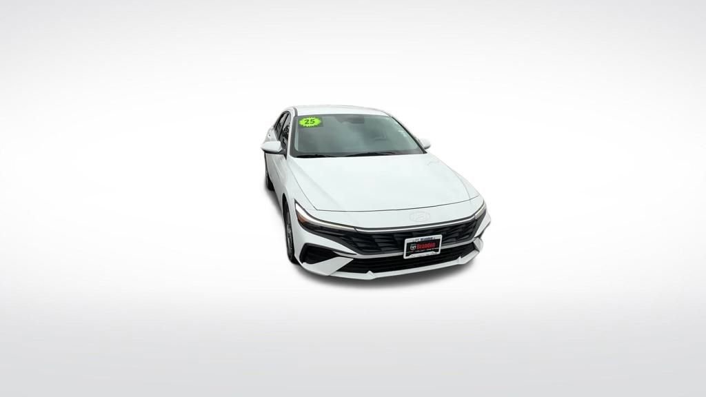 Used 2025 Hyundai Elantra SE image 37